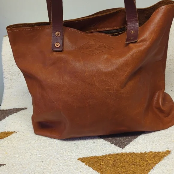 Lifetime Leather Tote - Picture 2 of 7